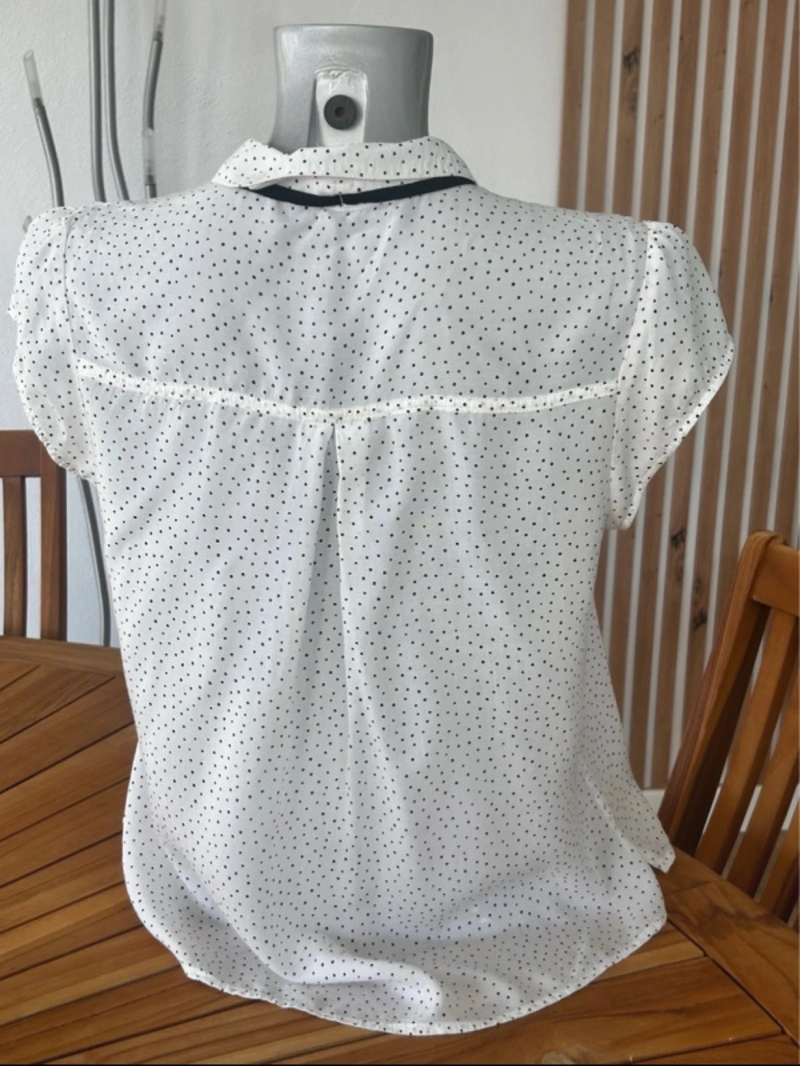 Witte blouse met zwarte stippen – Col Claudine – Maat M – photo 7